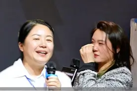 这是我的雪芹大姐，扶贫村干部，村妇联主任。第三期新媒体落地工作坊学员
第三期艺术家联盟成员 以仁爱之心，行爱人之事。
一群小学生文化农村妇女，担任雪芹大姐背后的拍摄剪辑，一位扶贫干部带着自己村里的乡亲们自力更生寻出路，卖黑土地的土特产。
爱学习，执行力强，遇到不懂就会及时沟通，不会轻易惧怕未知，知道学习和执行才能改变现状。#认知 #商业思维 #创业