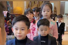 来自广东大伯的幸福，没结婚但是爱给小孩发利是！网友：“原来这就是老一辈说的人丁兴旺”！（编辑：罗啟浩；责编：曾凝霜；来源：网友@蔡大伯Charisse.𓃰 ）#有功夫来佛山  #请到佛山过大年 #广东dou是好风光 #广东的年味也太足了视频封面
