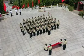 近日，火箭军新晋升大校军官理论培训班圆满结业视频封面