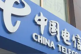 （一）山东济南，罗先生用了十几年的电信手机卡突然无服务。中国电信客服回应：网络升级了，可以来营业厅充话费换新手机。#山东dou知道视频封面