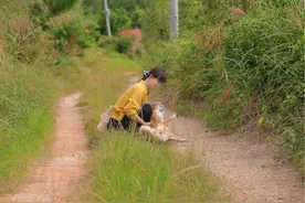 表嫂最近陷入了一种奇怪状态，工作生活也乱做一团，干啥都不如意视频封面