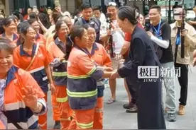 荣昌请千名环卫园林工人到政府食堂吃卤鹅，区长现场感谢他们假期的付出，每人将发放1000元补助（原创采访）视频封面