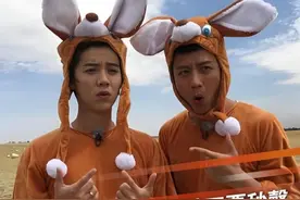 鹿晗2025年Season4亚洲巡回演唱会上海站于6月10日开启门票预售，两场近2万张票瞬间售罄，大麦平台单场想看人数达90万。邓超凌晨发文称没抢到演唱会的票！#鹿晗 #邓超