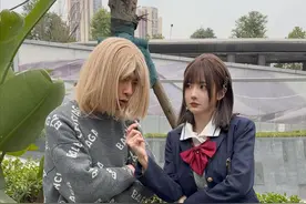 采访朋友如何看待宝马5系 他认为奔驰E是豪华C级车里的老大，你们怎么看？#奔驰E #宝马5系