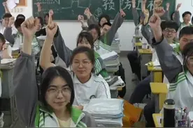浙江各地高中生的最后一课，有欢笑、有泪水、有不舍，青春不散场，高考加油！（来源：钱江视频 海亮教育 泰顺融媒体 龙泉一中 长兴融媒体 黄有才 ）#浙江dou知道 #2022高考护航 #高考前的最后一课 视频封面