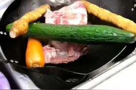 有些人吧，真不如狗！ #自制狗饭 #萌宠出道计划 #狗狗 #小奶狗 #美食