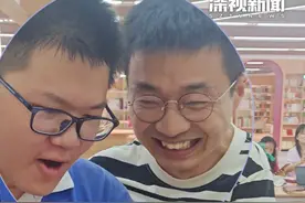 6月25日，2025广东高考分数出炉，查到成绩的这一刻，深圳华中师范大学龙岗附属中学的师生紧紧相拥，随后开启放飞自我的“戏精”小剧场。#高考放榜视频封面