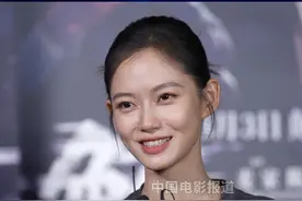 #陈雨锶和刘昊然相识于儿时 #陈雨锶 说跟#刘昊然 很小就认识，陪伴了彼此的童年，见证了彼此的成长，所以拍#电影解密 时，在人物关系上很容易就有了抓手