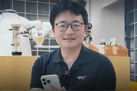 回应网友评论：我们造按电梯机器人，可不是大炮轰苍蝇#跟傅盛学AI#大有学问  #AIGC视频封面