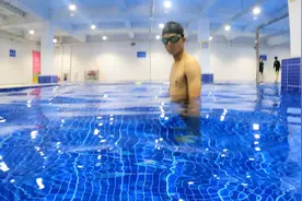 身体总是下沉，学会这4种漂浮方式再也不怕 #游泳教学 #游泳