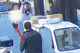 #快递小哥送件路上“签收了”一个3岁男孩 ？ 杨旭伟，这一单给五星好评~（供稿：上城公安）视频封面