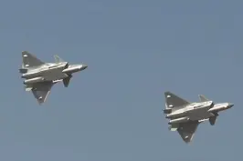歼-20对抗空战首次曝光 2分钟决出胜负视频封面