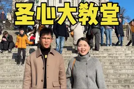 和盼盼在法国打卡“圣心大教堂”和“爱墙”。 走进教堂，庄严肃穆的气氛扑面而来，在这里时间仿佛静止，心灵得到了净化与慰籍。而走近用 280 种语言写满了“我爱你”的爱墙，再次被法国的浪漫气息深深感染……视频封面