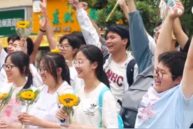 第一批考生高考结束“选科选的好，放假放得早哈哈！”
#高考 #青春 
记者：杨洋 海阳视频封面