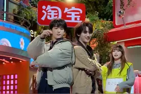 #你好星期六开场舞又上强度了 好六开场秀跳舞上强度啦～是什么开场秀让@黄子弘凡 直呼“太吓人啦”。彩排时，@马伯骞 @张颜齐 @吴泽林 跳舞各有各的节奏，另一边#丁程鑫 和@黄子弘凡 两人配合默契。小6已经迫不及待的想看这次开场秀舞台了呢～视频封面
