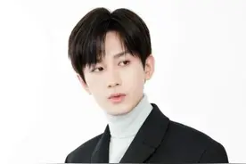 欢瑞当年签约的4个小白，任嘉伦成毅都成顶流，唯独他自毁前程#任嘉伦 #成毅 #刘学义 #秦俊杰 #娱乐评论大赏视频封面