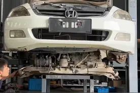 战损级的本田雅阁大翻新—发动机组装、底盘翻新。#老车翻新 #本田雅阁 #发动机大修视频封面