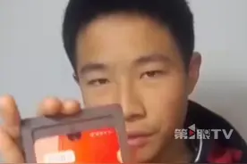 少年太棒了！高一“手工大神”自制竖向外折叠屏手机！3D打印外壳+网购拆解旧机配件！共耗费6块屏幕，成本2000多元，具备手机所有功能！#手工 #手工大神 #高中生自制竖向外折叠屏手机 #折叠屏手机视频封面
