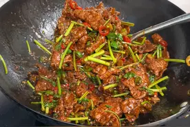 炒牛肉为什么你做的又老又柴还咬不动，学会这两个技巧，牛肉又嫩 又滑，下酒又下饭！#炒牛肉 #家常菜 #腌牛肉视频封面