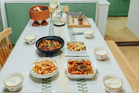 每天认真给家人做饭，今天的午餐四个菜，荤素搭配营养均衡视频封面