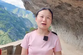 重庆 巫溪 兰英大峡谷 国内最危险的挂壁公路之一 不怕的可以来挑战一下#大自然的鬼斧神工 #我为家乡代言 #地理地貌 #登上山顶看美景视频封面