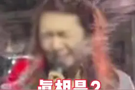 小姐姐为了10元演唱费被泼酒，网友看后愤怒纷纷抱不平！当事店铺出面解释后更让人... #唱歌 #万万没想到 #夜市 视频封面
