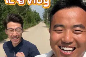 我跟书记去“蹭饭” 近日，河南周口鹿邑县范庄村的驻村第一书记董桂林@驻村书记-董桂林 火了，被网友们称为“蹭饭书记”。记者来到了范庄村和董书记一起去“蹭饭”，用第一视角镜头记录下董书记缘何“蹭饭”，如何“蹭饭”，探访流量爆火背后的驻村工作暖心故事。（记者：胡函博、姜亮、杨金鑫）#秀我中国#驻村书记