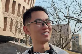 十年前的高考状元怎么样了？ 相较于忘记了成绩，我更认为像是深藏功与名的淡然。#清华大学 #学霸 #淡然 #深藏不露 #人间清醒视频封面