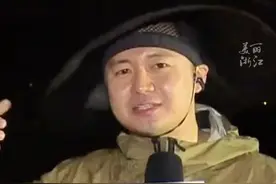 #台风丹娜丝在温州瑞安第三次登陆  记者：风速急剧增高，一度站不稳。（记者：梁策）#防御台风丹娜丝