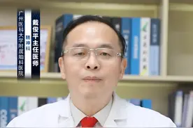 双相情感障碍患者焦虑障碍的6个特征！ #涨知识 双相情感障碍（BD）也称为双相障碍，是一种心境障碍，表现为情绪波动，包括抑郁和躁狂两种极端情绪状态。而焦虑障碍则是一种情绪障碍，表现为过度担忧、紧张和恐惧等情绪体验。双相情感障碍患者可能同时患有焦虑障碍，这会使得他们的症状更加复杂。
以下是#双相情感障碍 的一些表现：
第一. 情绪不稳定：患者可能经历情绪波动，从抑郁到躁狂，再到焦虑，情绪状态不稳定，难以预测。
第二. 焦虑症状：患者可能感到过度担忧、紧张和恐惧，常常担心未来的事情，无法放松。
第三. 易怒和暴躁：双相情感障碍患者可能更容易激怒，情绪不稳定，常常因为小事发脾气或暴躁。
第四. 注意力难以集中：患者可能感到注意力不集中，思维混乱，难以完成任务。
第五. 睡眠障碍：焦虑障碍可能导致睡眠障碍，包括失眠、噩梦、早醒等。
第六. 身体症状：焦虑障碍可能导致身体症状，如头痛、胃痛、胸闷、心悸等。
需要注意的是，双相情感障碍焦虑障碍的症状因人而异，每个患者可能表现出不同的症状组合和程度。如果您或您身边的人出现这些症状，建议及时就医，以便得到专业的诊断和治疗。同时，对于双相情感障碍患者，药物治疗和心理治疗相结合的治疗方式可能更加有效。#硬核健康科普行动 @创作灵感小助手视频封面
