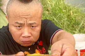 现钓现吃就你讲可新鲜，炸鱼就得这么吃。 #钓鱼讲究现钓现炸现吃 #国庆假期被安排明白了