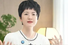 万万没想到，有一天，你我的工资，竟然超过了郁亮。#万科 #郁亮 #万科郁亮月薪降至税前10000元 #降薪 #一个敢说真话的房产人视频封面