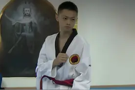 14岁儿子吃饭还需要母亲喂，全家把他供成了祖宗 #我的观影报告视频封面