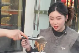 武吃炭烤炙子烤肉，太对味儿了！#闻锅气认城市血脉 #吃喝玩乐尖子生 #烧烤是夜宵的必答题 #炙子烤肉 #北京美食