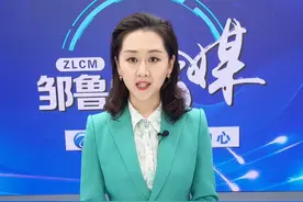 “老爸，看见了吗？”女儿扛起75岁养父看升旗 #邹鲁主播说 视频封面