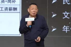 胖东来店长平均月薪近8万，于东来：10亿利润怎么花都花不完 3月28日，胖东来创始人于东来在“2025中国超市周”上公开透露，胖东来基层员工平均月工资9888元，店长平均收入达78058元。于东来还表示，胖东来全年销售额尽量控制在200亿以内，那就是10个亿的净利润，怎么花都花不完。#胖东来视频封面