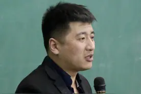 #助学金事件当事人称已搬离宿舍 天津助学金事件引全网热议
#张雪峰 曾称自己做慈善只捐给贫困生：把钱捐给学校基金会我不干，要给到真正贫困的孩子