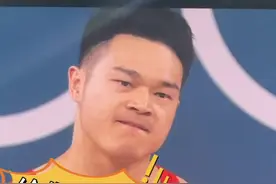 给你个霸气十足的眼神！举重男子73公斤级，抓举环节最后出场的石智勇开把即第一！#2024巴黎奥运会视频封面