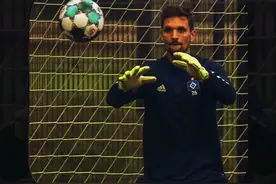 为何足球规则要规定守门员不能手接回传球？ #足球 #德甲