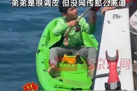 近日，海南陵水10岁小孩哥从陵水漂流一夜到三亚事件引发热议，3月24日当事男孩姐姐在社交平台发文对网传内容回应：网上流传的“3岁骑摩托车”“4岁智斗人贩”“5岁火烧土地庙”“6岁大闹北海幼儿园”“8岁被开除学籍”等内容均为谣言。她表示，弟弟虽然调皮淘气，但网传的离奇经历均不属实，呼吁公众理性辨别信息，避免传播不实内容。#小孩哥 #赤岭孩子哥姐姐出来辟谣视频封面