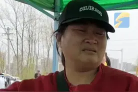 10元钱35个菜随便吃，有人打饭菜吃不完倒掉，合肥10元盒饭姐怒斥浪费者一辈子别来！向顾客喊话，“吃多少打多少，千万不要浪费！”#盒饭姐 #剩菜 #浪费可耻视频封面