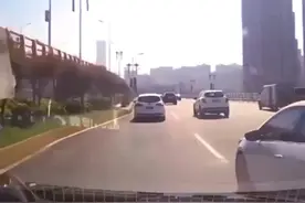 高速隧道超速行驶，为躲避大货车最终失控出事故 #高速   #超速视频封面