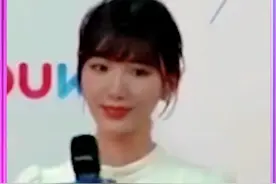 当毛晓彤被记者恶意提问感情问题，张若昀立刻挺身而出帮毛晓彤解围！#张若昀 #毛晓彤 视频封面