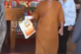 五台山两僧人因供米摆放起争执，一僧人将米扔出殿外。当地官方：对涉事僧人释某道予以起单离寺处分，现已离开五台山，劝返回老家。#媒体精选计划