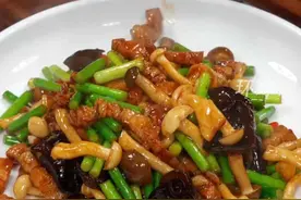 【环环每日一菜】春季应季蒜苔怎么吃？试试简单又下饭的蒜苔炒肉视频封面
