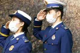 露出微笑，带好口罩，我们一起期待春暖花开。#这就是山东 #douin现场 视频封面