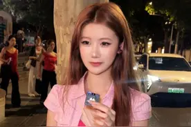 喜欢薄肌的女生 变成男生给朋友送福利 #上海 #街头采访 #脱单 #爱情 #薄肌男孩