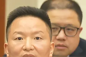 3月6日，北京，重庆代表团举行开放团组会议，#全国两会林其鑫带来了一只“荣昌猪” ，称#“荣昌猪”好看、好养、好吃 ，这只“小可爱”亮相逗笑全场。（上游新闻记者 黎静 陈竹 周本帅）#总书记引领中国式现代化的重庆实践  #重庆代表团开放团组会议视频封面