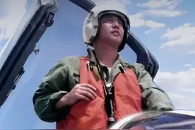 空中梯队接受检阅！中国战鹰飞越天安门广场，再次呼叫81192请返航#抗战胜利80周年  #我们的胜利  #媒体精选计划视频封面