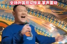 男高音大哥过年去埃及旅游，尼罗河上唱一首《向天再借五百年》惊呆全场（记者：赵晨琰）视频封面